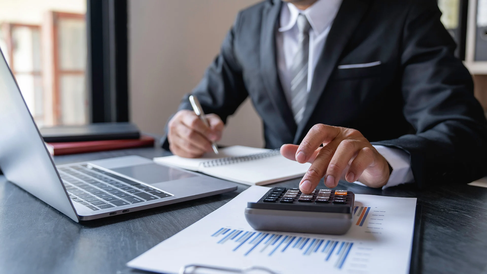 Wie ein Steuerberater Ihnen hilft, Steuern effizient zu planen