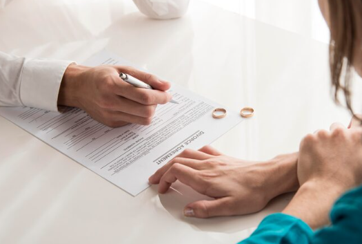 Die Wahl des richtigen Rechtsbeistands: Worauf es bei der Anwaltssuche ankommt