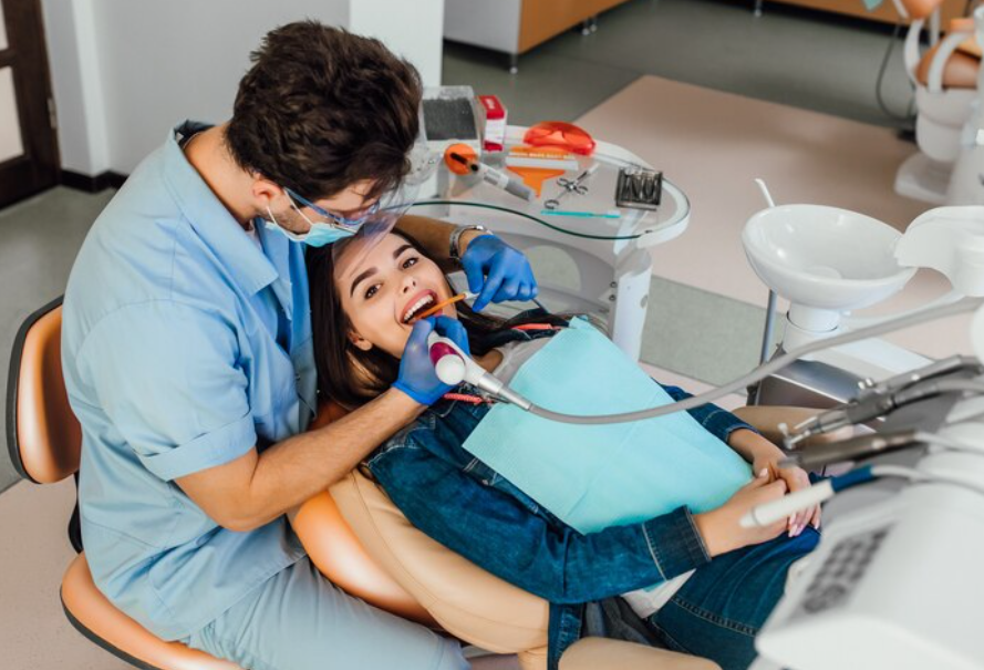 Wie ein Zahnarztpraxis Ihnen hilft, Ihre Zähne gesund zu halten