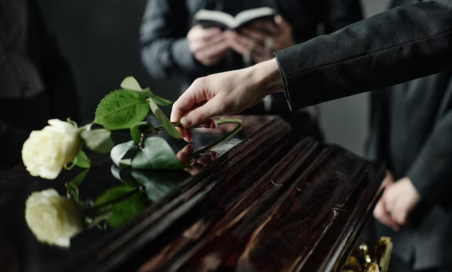 Wie ein Bestatter Ihnen in der schweren Zeit einer Beerdigung hilft